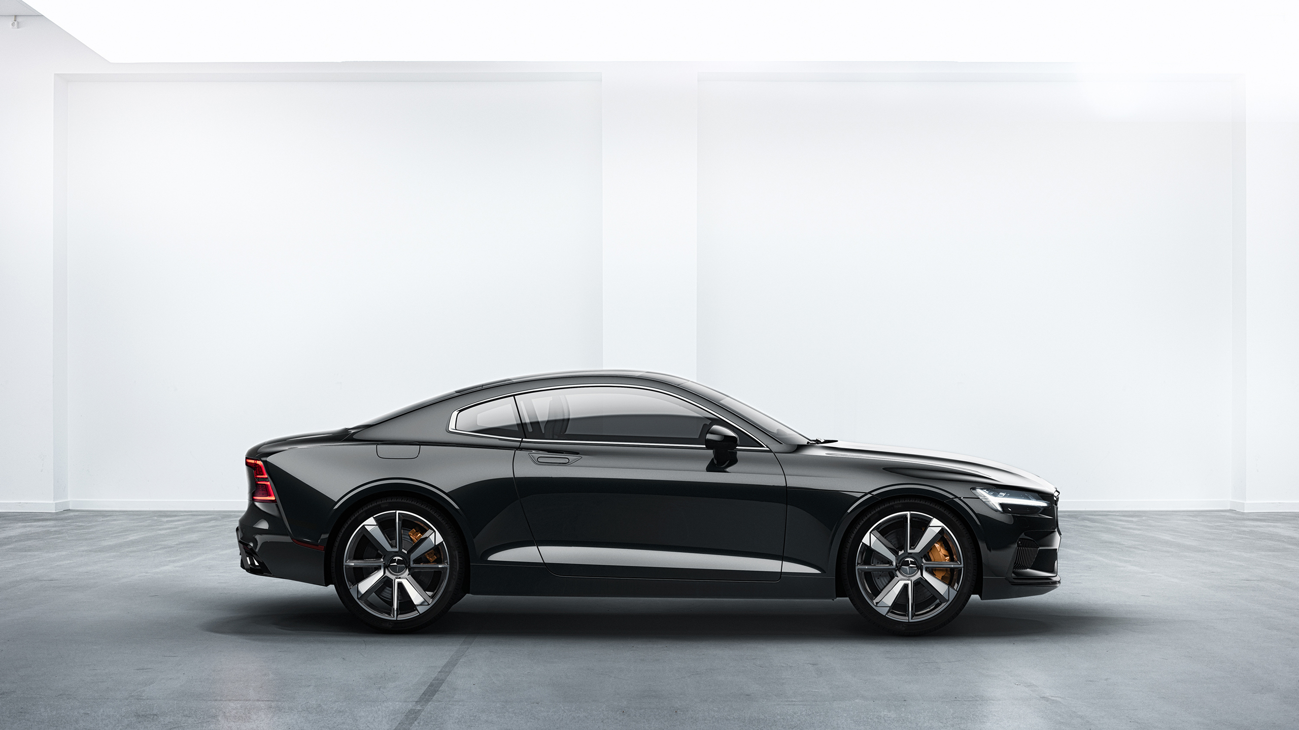 Polestar 1 noire vue de profil